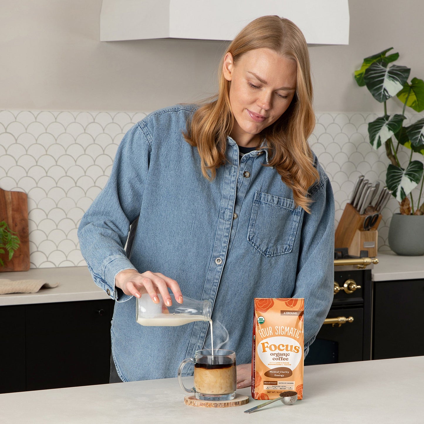 focus-ground-coffee-medium-j1 focus-ground-medium-lifestyle2.jpg